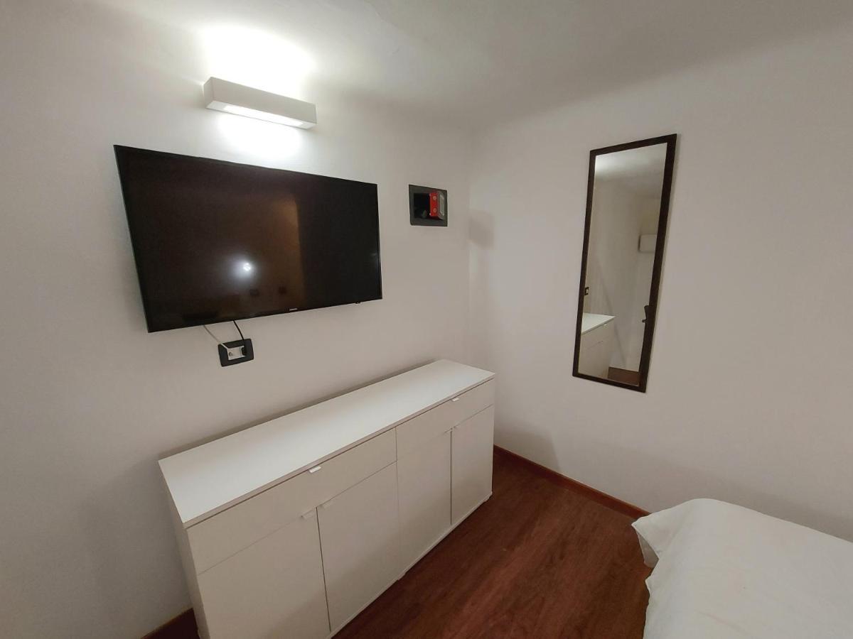 Corso Genova - Milano Navigli Appartement Buitenkant foto